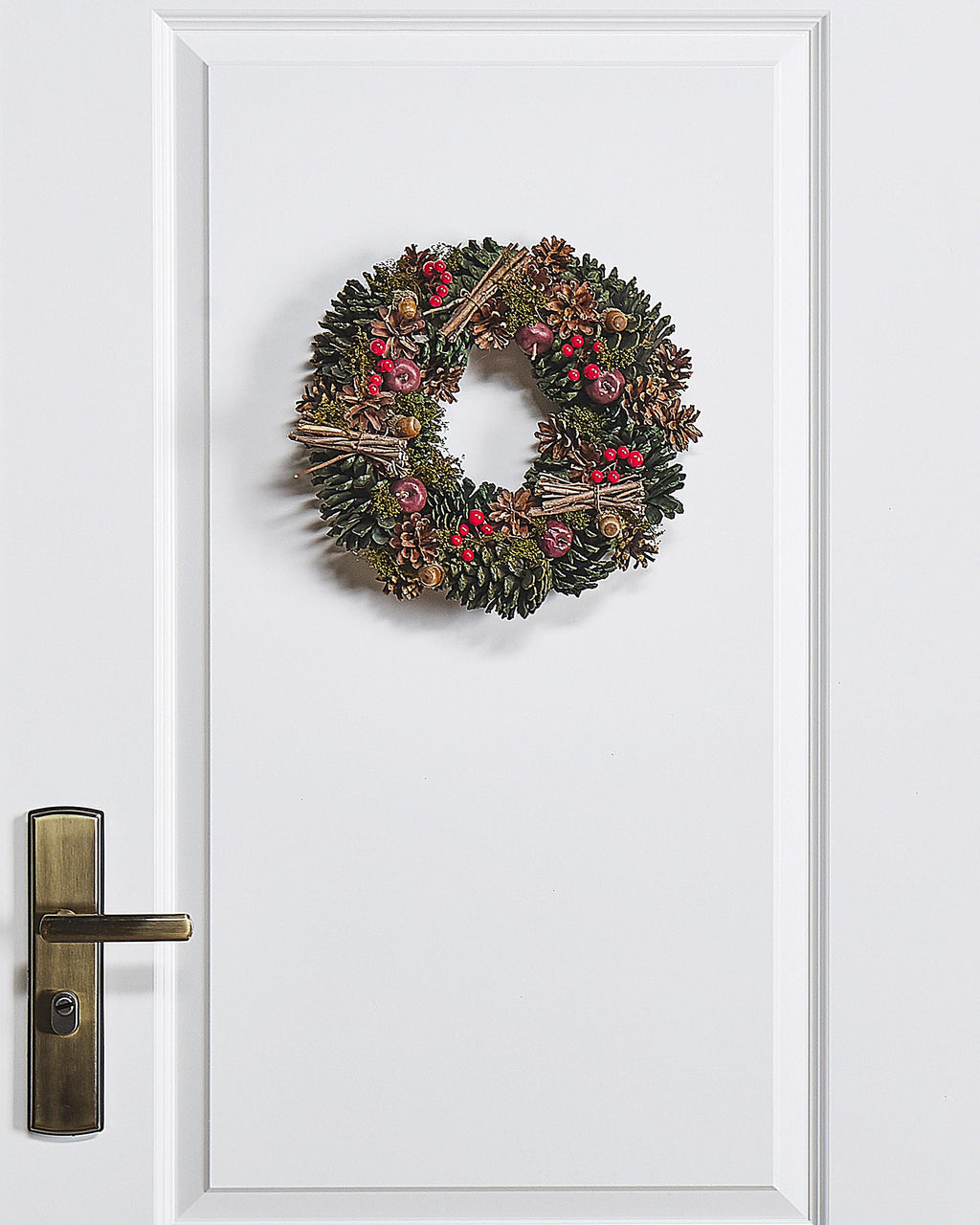 Zielony wieniec świąteczny z szyszkami 35 cm