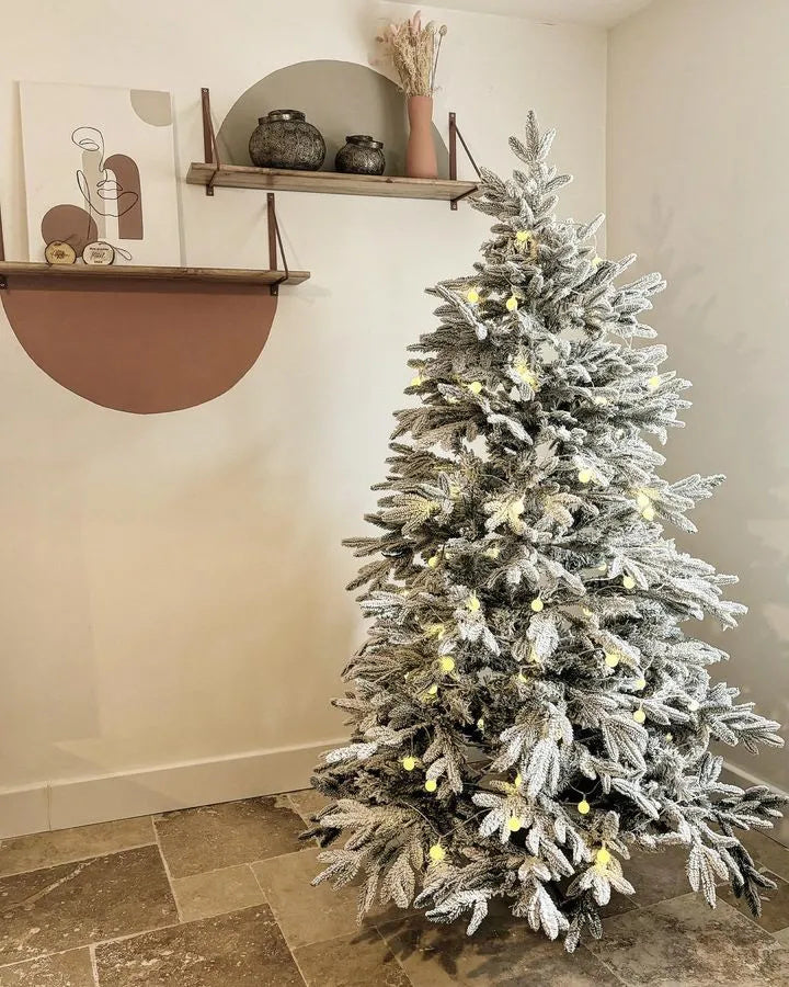 Ośnieżona sztuczna choinka 180 cm z metalowym stojakiem